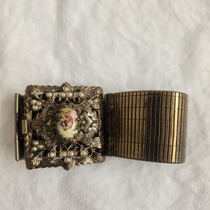 Vintage-Style Gold Tone Filigree Bracelet with Porcelain Cameo and Pearls - Gold